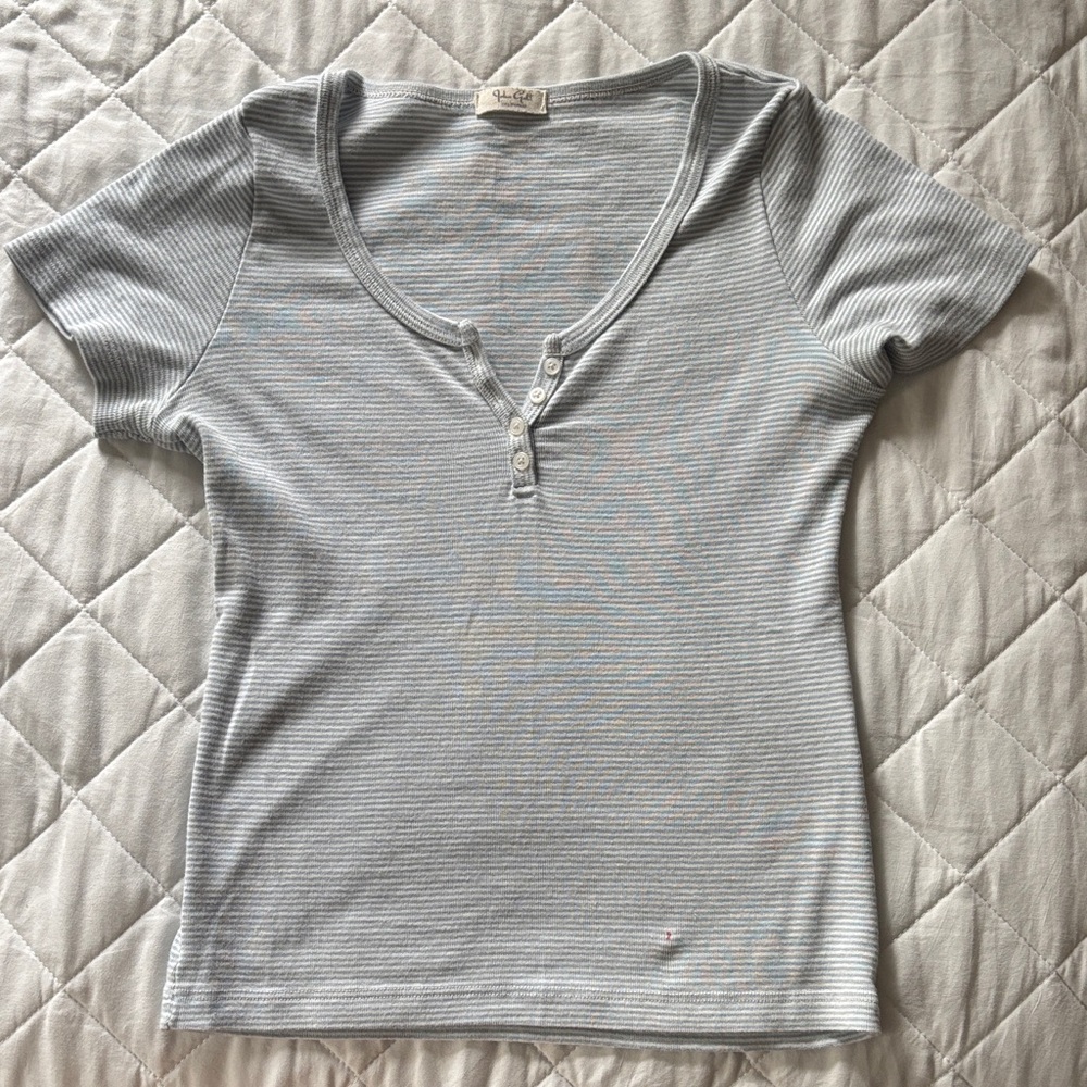 Brandy Melville Short Sleeve Top
